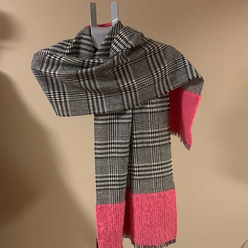 Steve Madden Black and white with Pink Checkered Scarf New with Tags